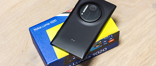 Lumia 920 Review - Toestel op doosje